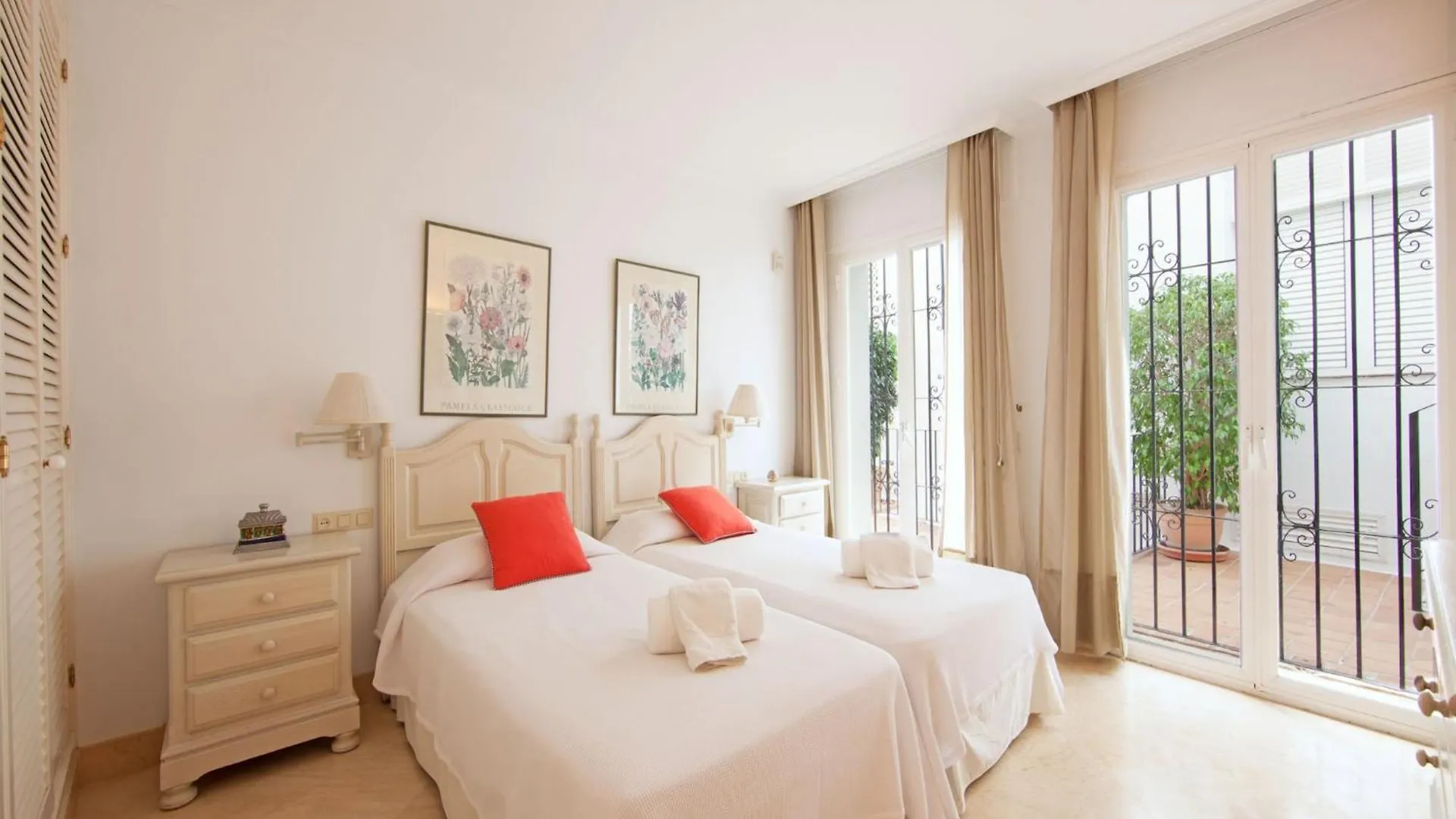 White Pearl Beach Elviria H1 Marbella Apartment
