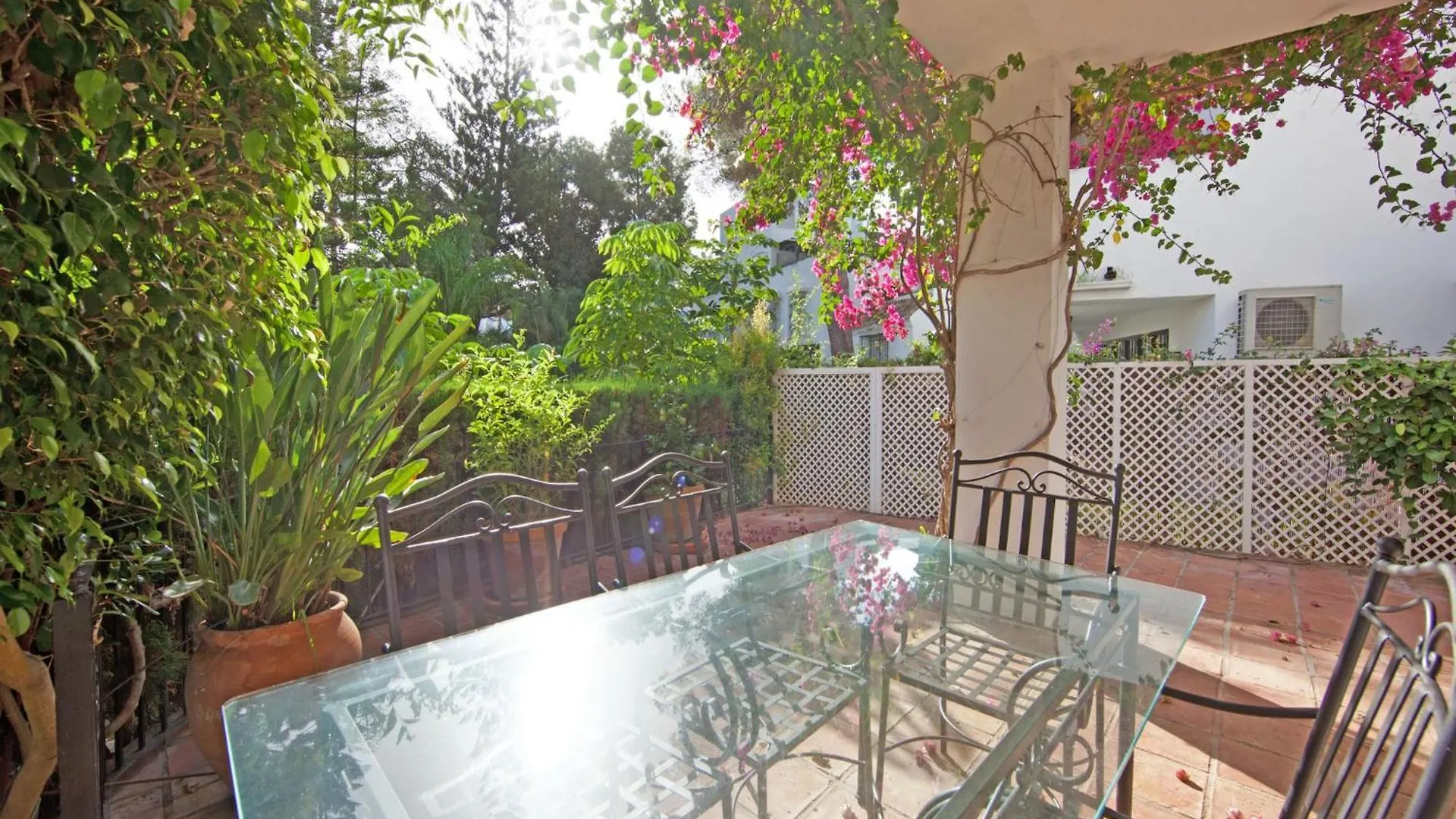 White Pearl Beach Elviria H1 Marbella 0*,  Spain