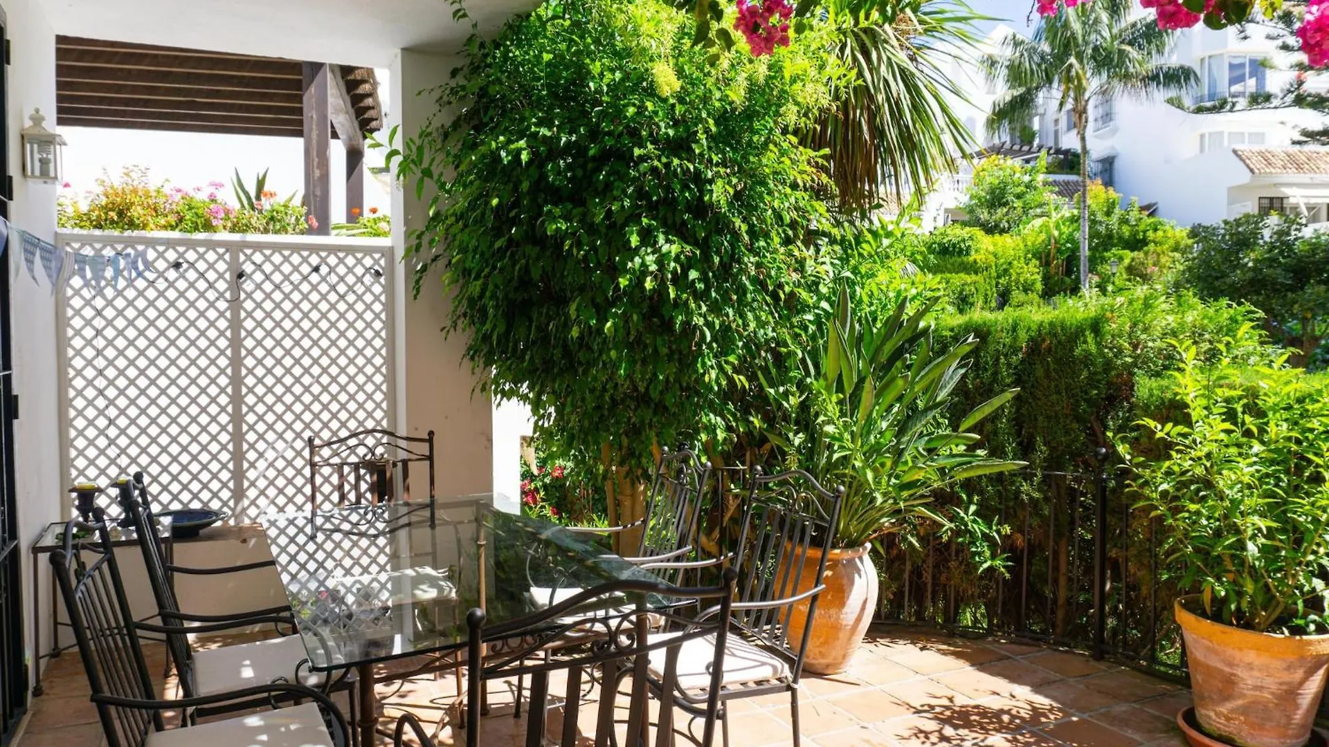 White Pearl Beach Elviria H1 Marbella 0*,